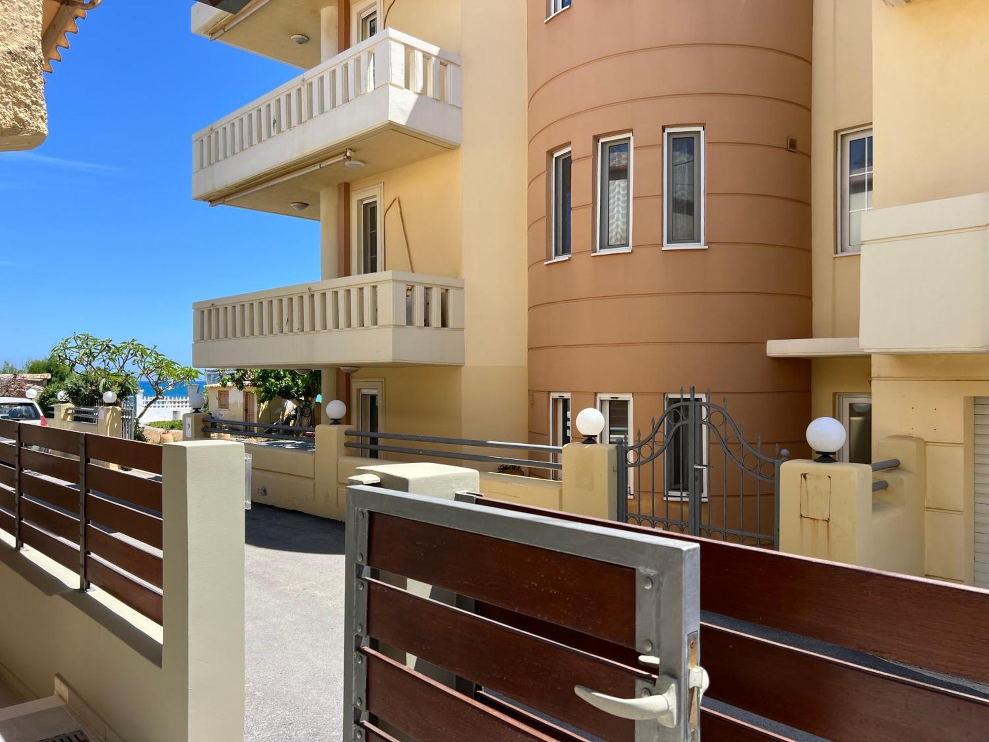Artemis Rooms Two Steps By The Sea Platanias  Exterior photo