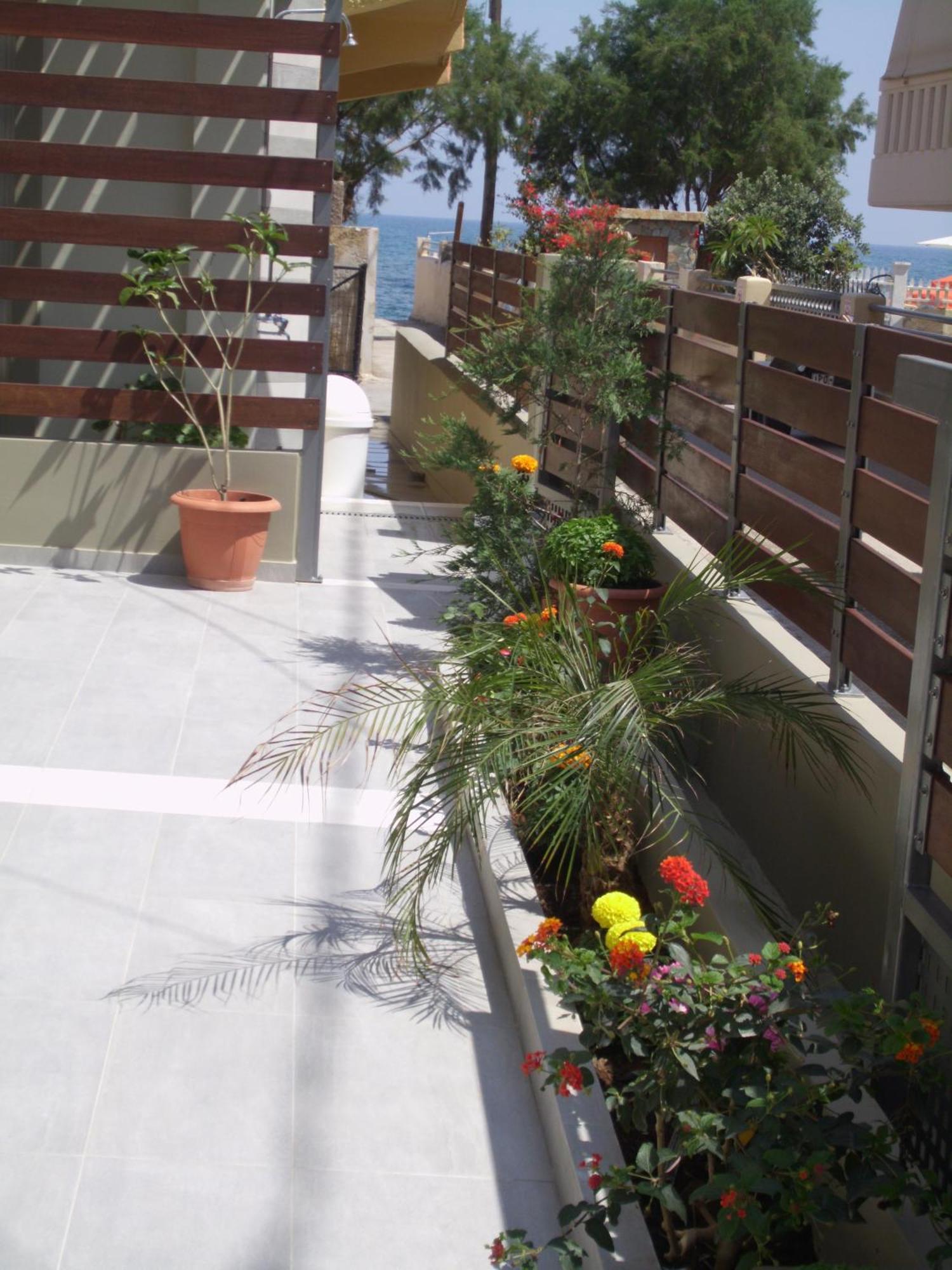 Artemis Rooms Two Steps By The Sea Platanias  Exterior photo